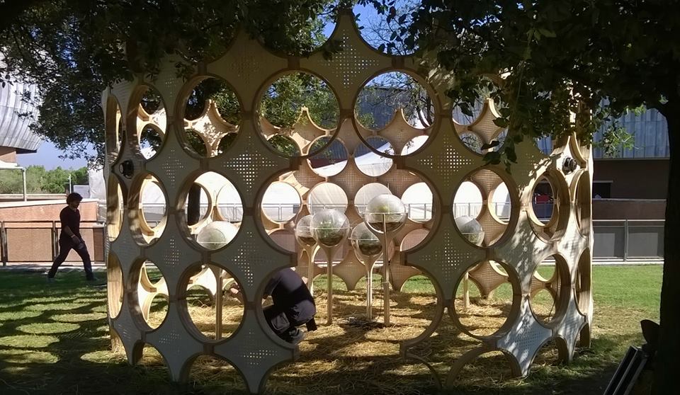 Vista dell'ingresso all'installazione