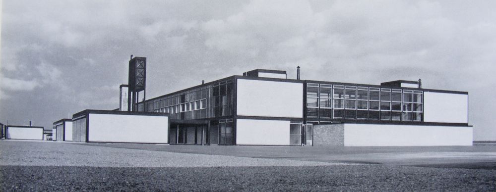 177. Alison e Peter Smithson, Scuola media Hunstanton, Norfolk 1950-1954